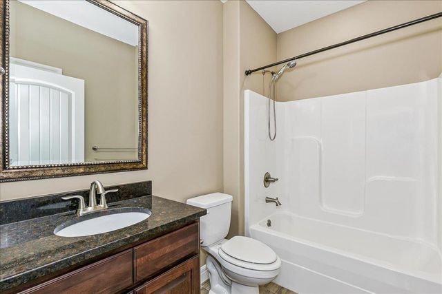 4872 N Prestwick Ave, Bel Aire, KS 67226