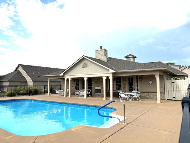 4872 N Prestwick Ave, Bel Aire, KS 67226