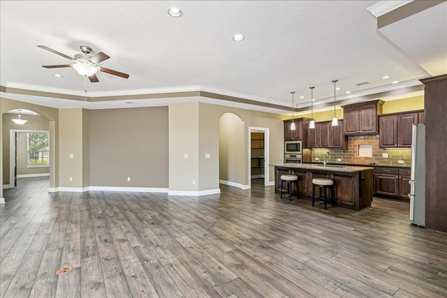 4872 N Prestwick Ave, Bel Aire, KS 67226