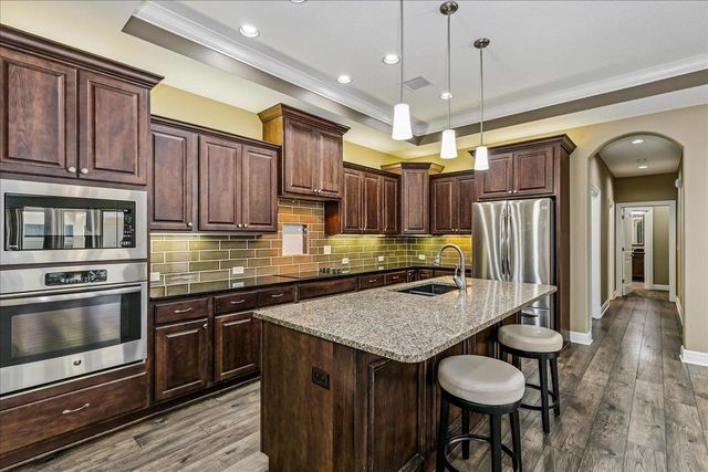 4872 N Prestwick Ave, Bel Aire, KS 67226