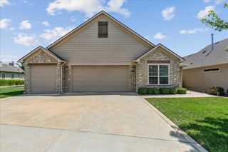 4872 N Prestwick Ave, Bel Aire, KS 67226