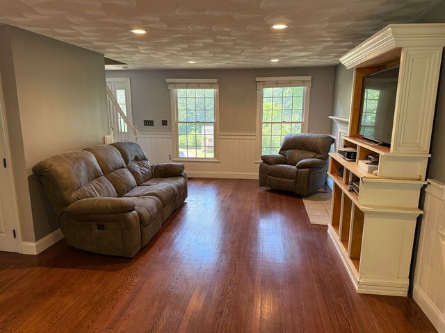 13 N Martin Road, Amesbury, MA 01913