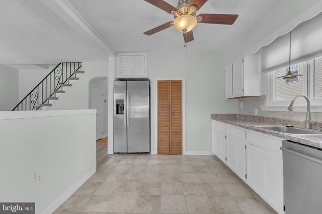 417 ROBERTS, Bellmawr, NJ 08031