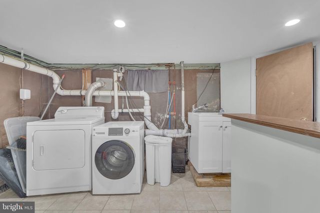 417 ROBERTS, Bellmawr, NJ 08031