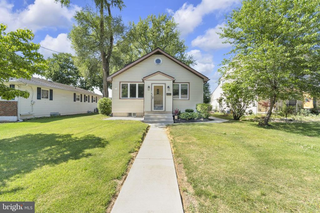 417 ROBERTS, Bellmawr, NJ 08031