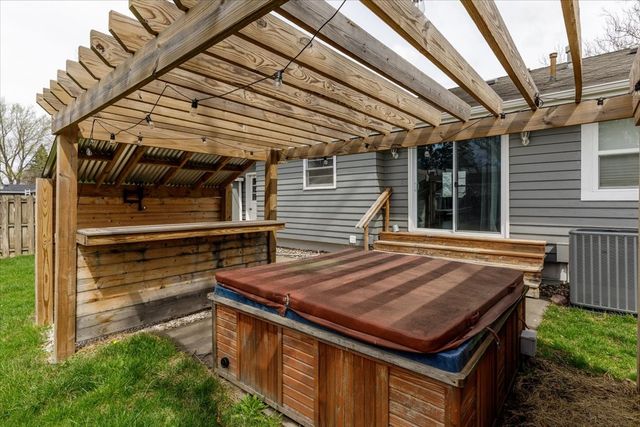 100 NE Circle Drive, Grimes, IA 50111