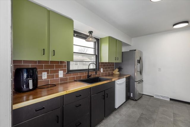 100 NE Circle Drive, Grimes, IA 50111