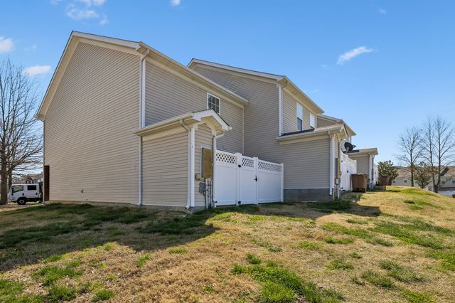 1749 Red Jacket Dr, Antioch, TN 37013