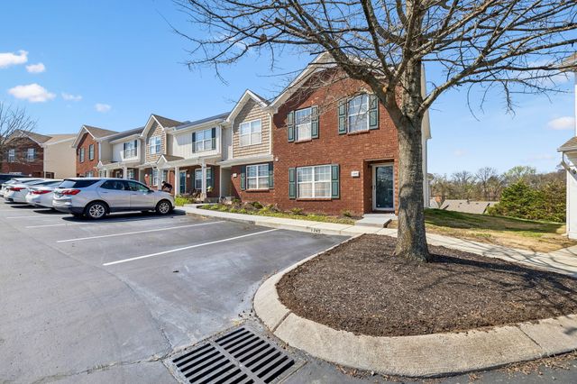 1749 Red Jacket Dr, Antioch, TN 37013