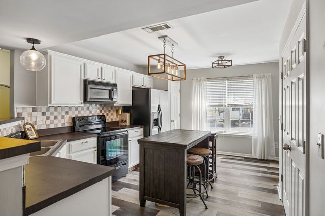 1749 Red Jacket Dr, Antioch, TN 37013