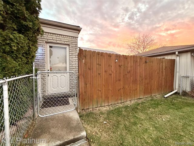 28599 Citation Drive, Roseville, MI 48066