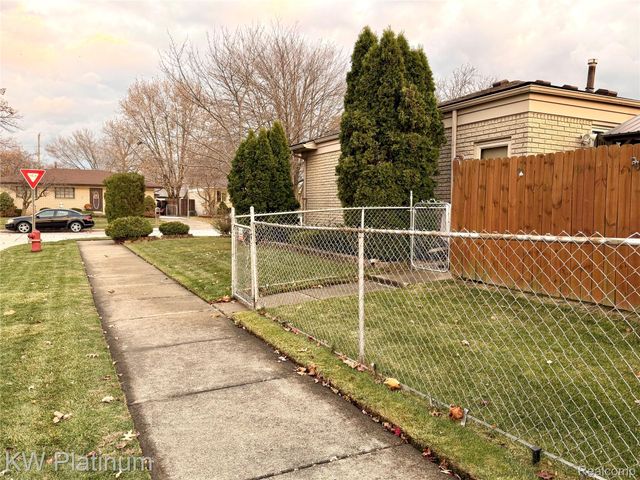 28599 Citation Drive, Roseville, MI 48066