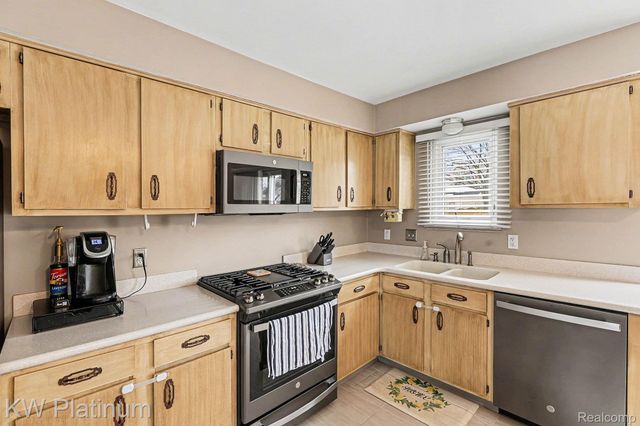 28599 Citation Drive, Roseville, MI 48066