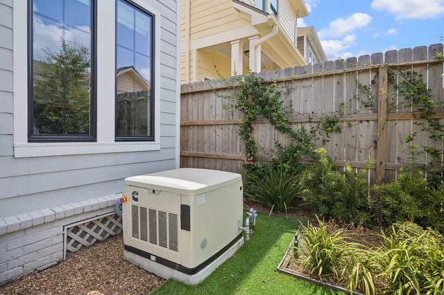 413 W 21st Street, Houston, TX 77008