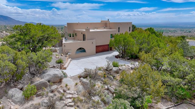 203 Spring Creek Drive NE, Albuquerque, NM 87122
