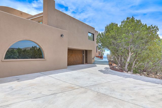 203 Spring Creek Drive NE, Albuquerque, NM 87122