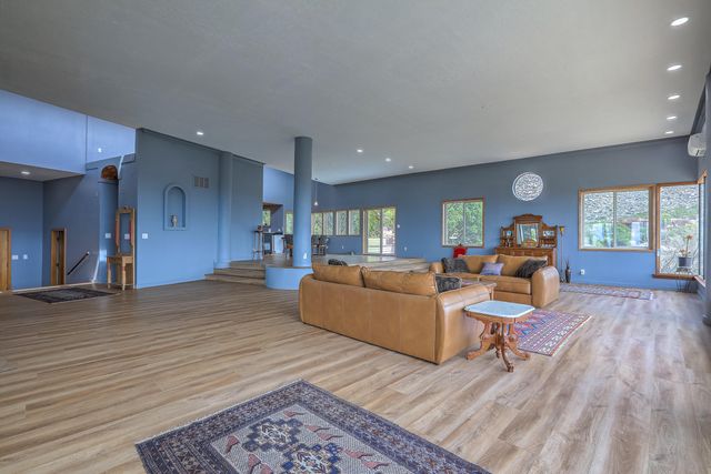 203 Spring Creek Drive NE, Albuquerque, NM 87122