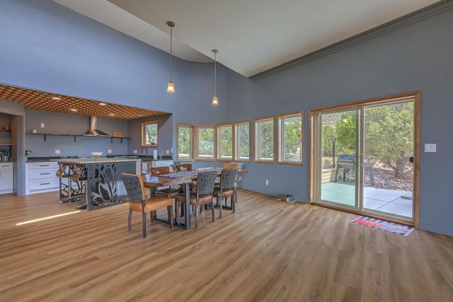 203 Spring Creek Drive NE, Albuquerque, NM 87122