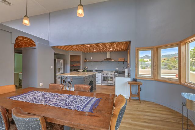 203 Spring Creek Drive NE, Albuquerque, NM 87122