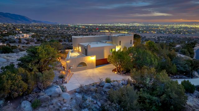 203 Spring Creek Drive NE, Albuquerque, NM 87122