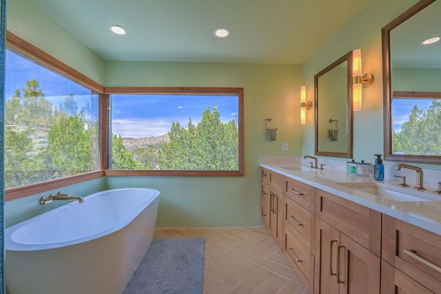 203 Spring Creek Drive NE, Albuquerque, NM 87122