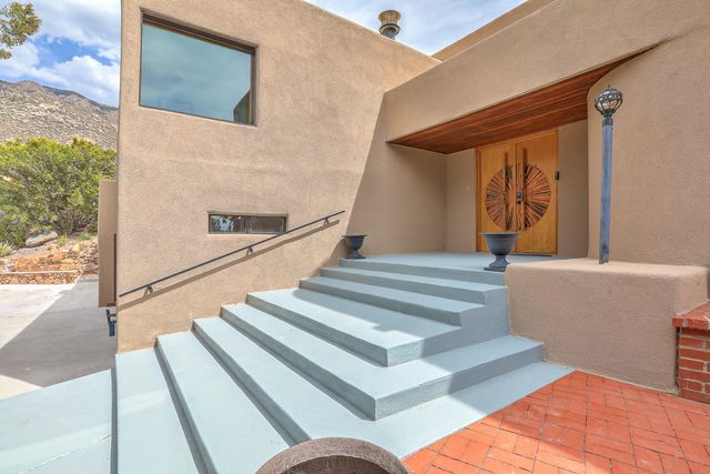 203 Spring Creek Drive NE, Albuquerque, NM 87122