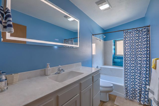 203 Spring Creek Drive NE, Albuquerque, NM 87122