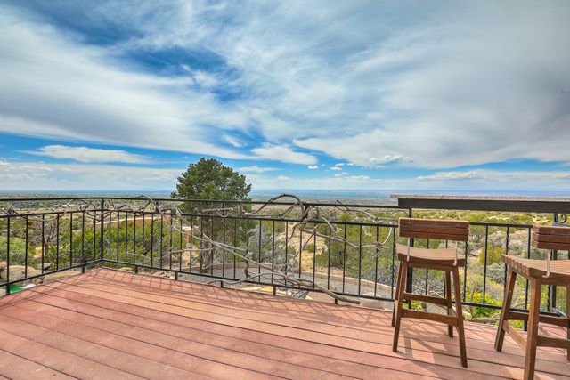 203 Spring Creek Drive NE, Albuquerque, NM 87122