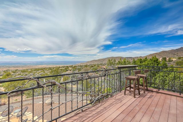 203 Spring Creek Drive NE, Albuquerque, NM 87122