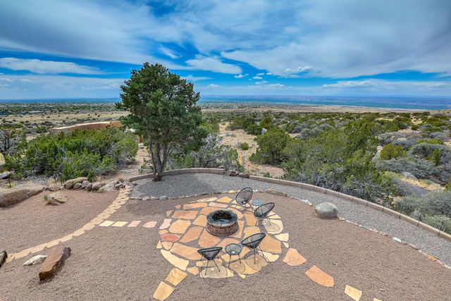 203 Spring Creek Drive NE, Albuquerque, NM 87122