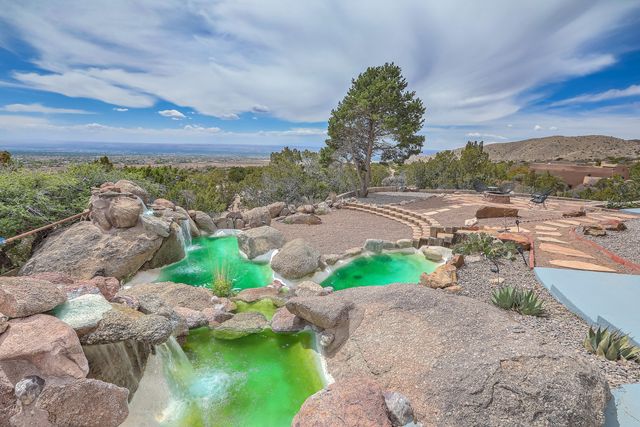 203 Spring Creek Drive NE, Albuquerque, NM 87122