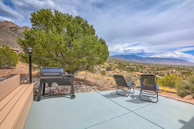 203 Spring Creek Drive NE, Albuquerque, NM 87122