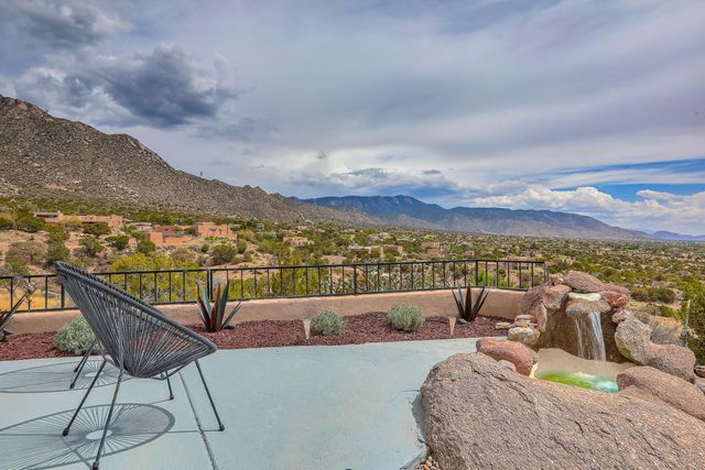 203 Spring Creek Drive NE, Albuquerque, NM 87122