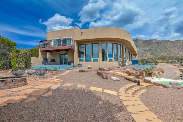 203 Spring Creek Drive NE, Albuquerque, NM 87122