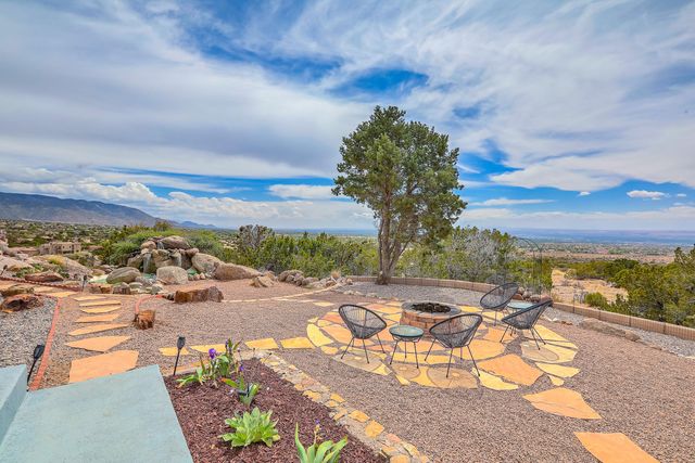 203 Spring Creek Drive NE, Albuquerque, NM 87122