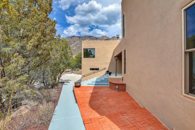 203 Spring Creek Drive NE, Albuquerque, NM 87122