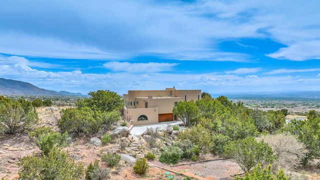 203 Spring Creek Drive NE, Albuquerque, NM 87122