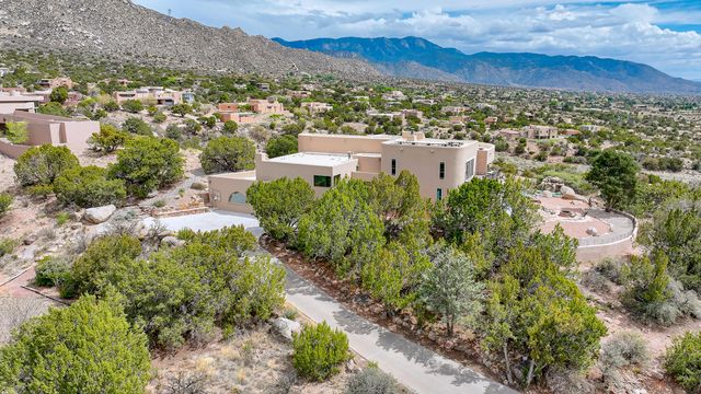 203 Spring Creek Drive NE, Albuquerque, NM 87122