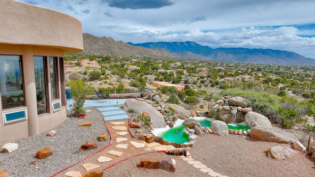 203 Spring Creek Drive NE, Albuquerque, NM 87122