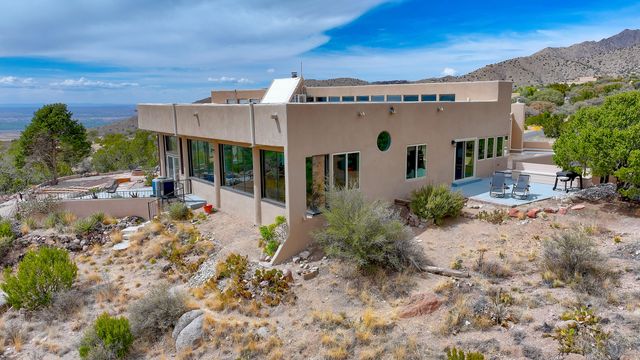 203 Spring Creek Drive NE, Albuquerque, NM 87122
