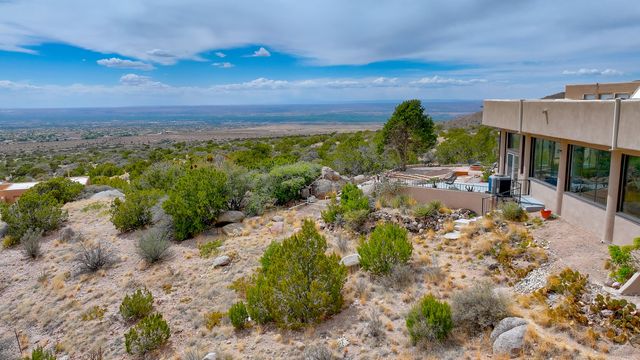 203 Spring Creek Drive NE, Albuquerque, NM 87122