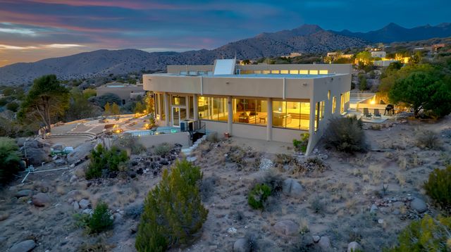 203 Spring Creek Drive NE, Albuquerque, NM 87122
