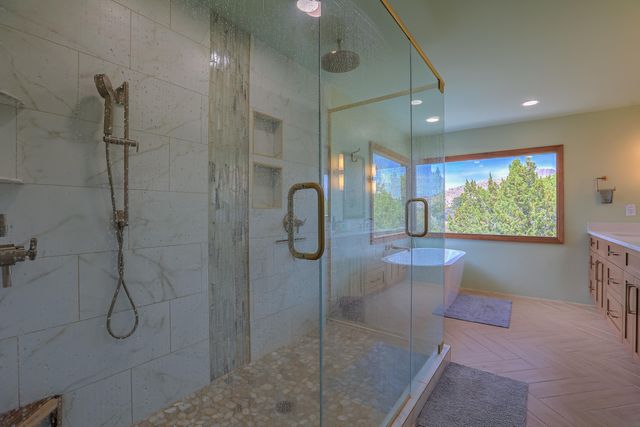 203 Spring Creek Drive NE, Albuquerque, NM 87122