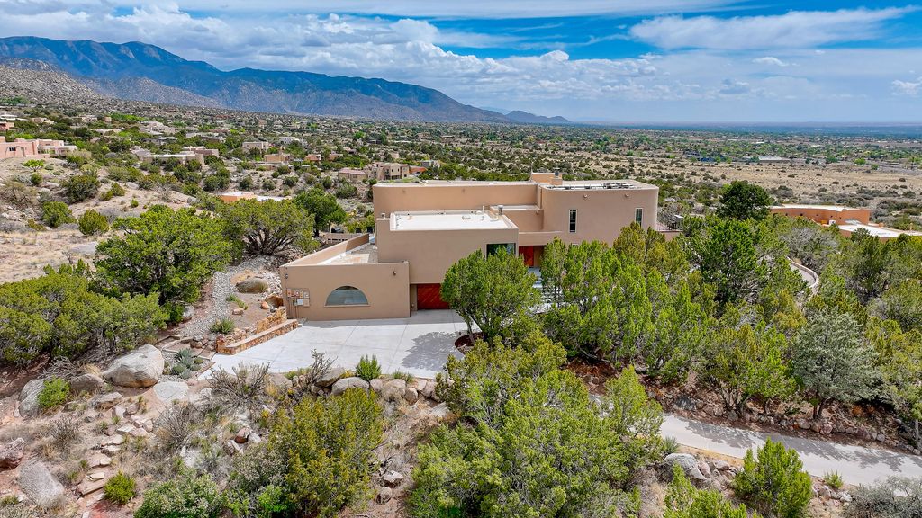 203 Spring Creek Drive NE, Albuquerque, NM 87122