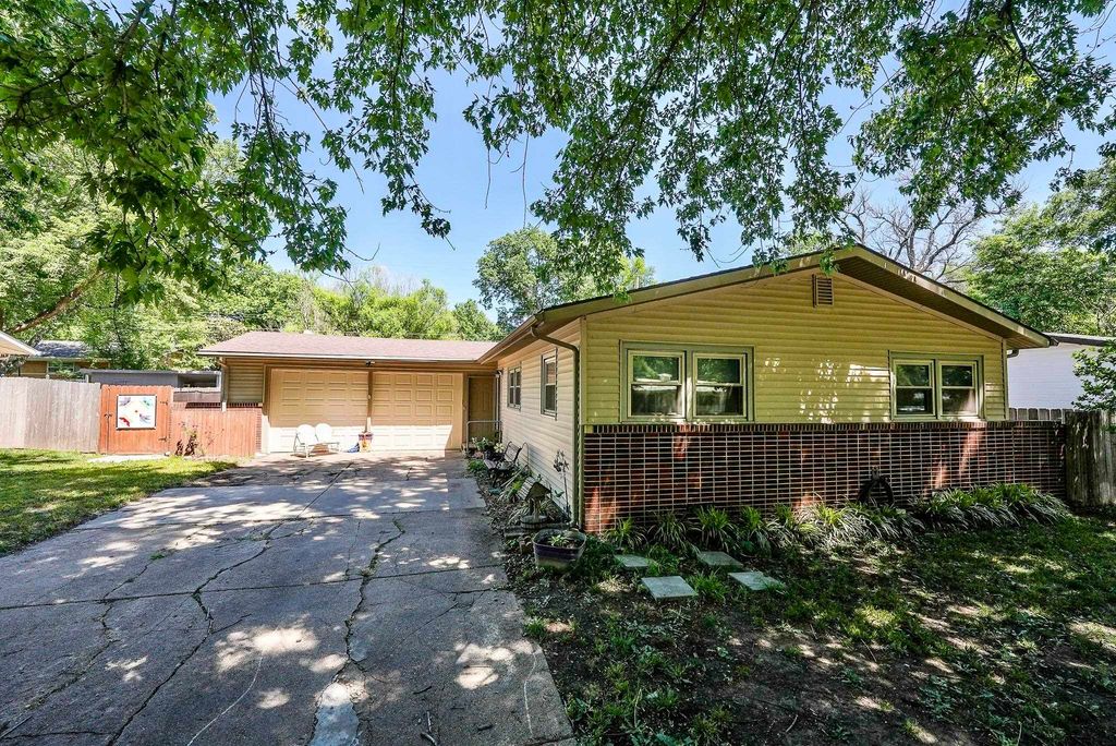1646 N Montana Ave, El Dorado, KS 67042