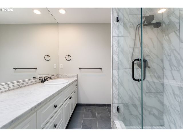 1727 Nw 30TH Cir, Camas, WA 98607