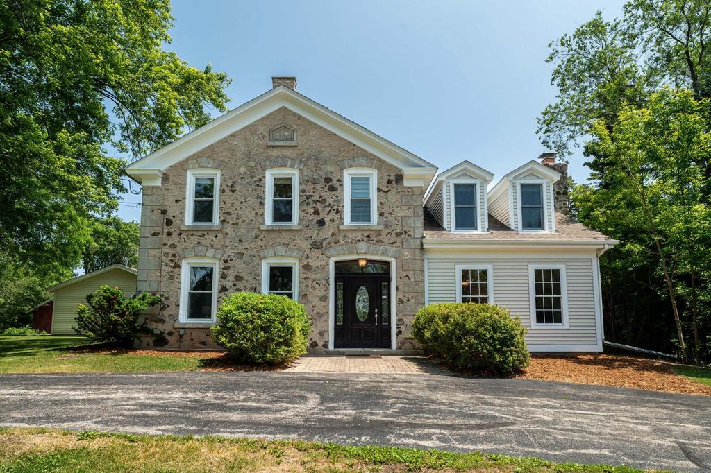 628 Port Washington ROAD, Grafton, WI 53024