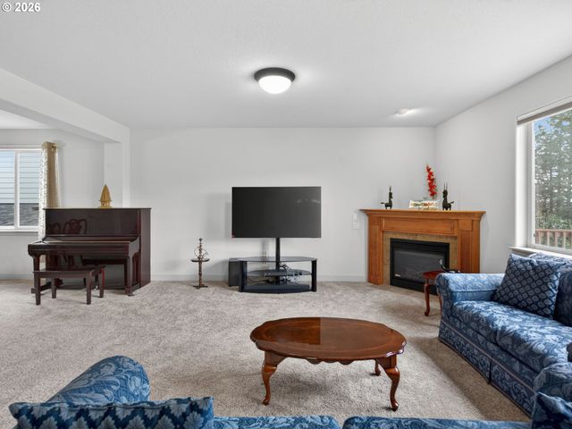 5907 Nw REDFOX Dr, Portland, OR 97229