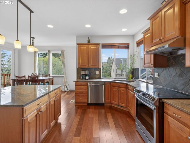 5907 Nw REDFOX Dr, Portland, OR 97229