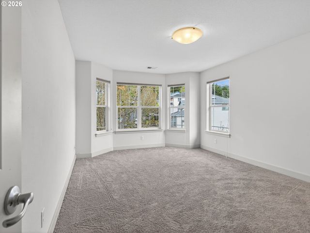 5907 Nw REDFOX Dr, Portland, OR 97229